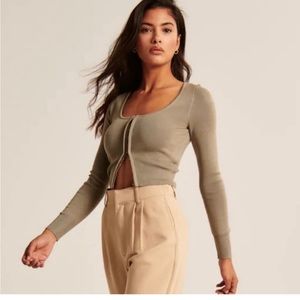 NWOT Abercrombie & Fitch zip up notch neck slim top